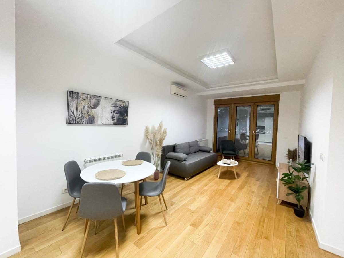 Hedonist-modern Urban A Blok Apartment