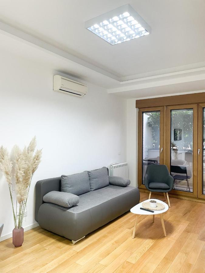 Hedonist-modern Urban A Blok Apartment Belgrade
